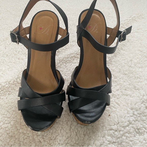 Black strappy wedges size 5.5. - Picture 5 of 6
